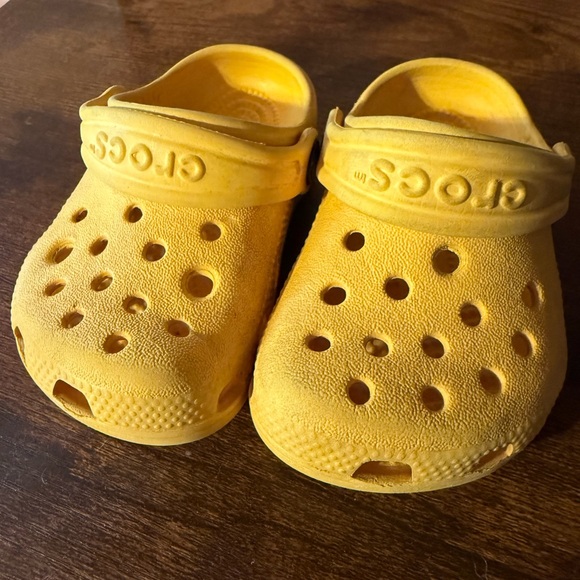 CROCS Kids Bright Yellow Size 2 3 - Picture 1 of 4